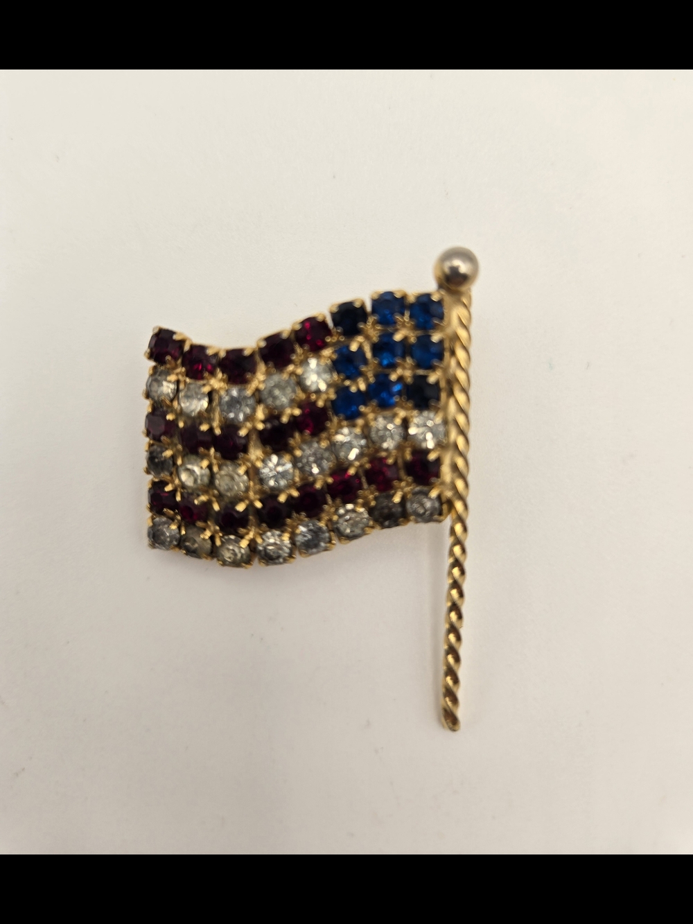 HOBE Vintage Gold-Tone American Flag Rhinestone Brooch Patriotic Red White Blue